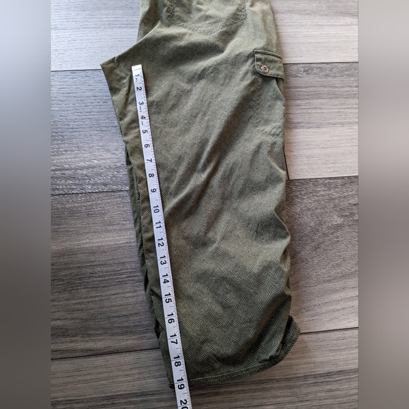 Eddie Bauer Women's Green Rainier Capri Pants Size 10 - Picture 6 of 8